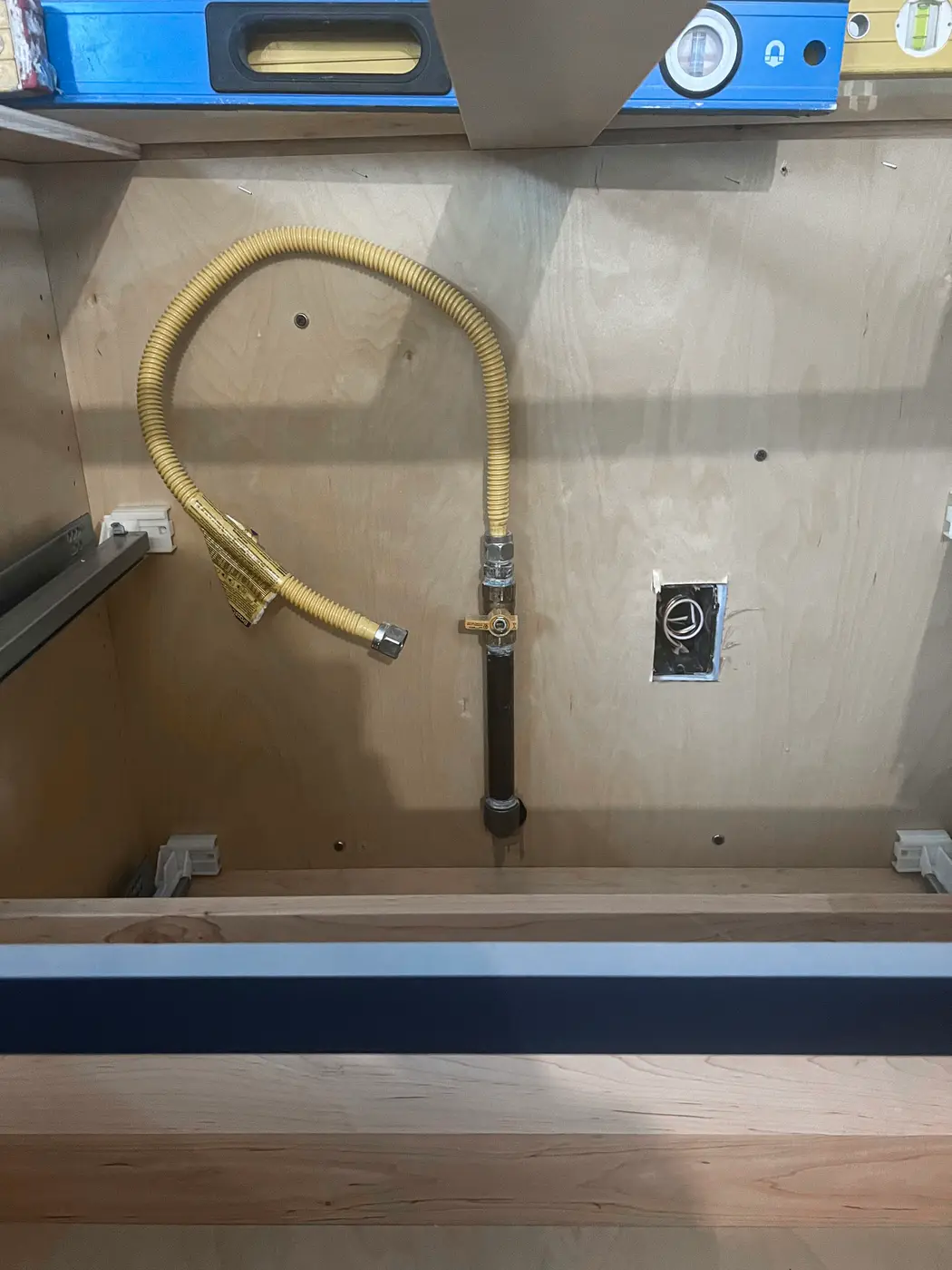 Yellow flexible gas connector and shutoff in an appliance alcove